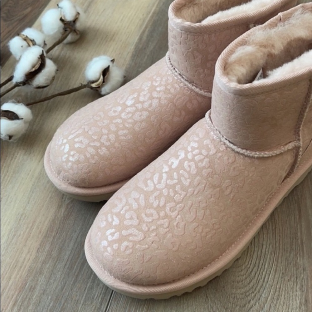🌿UGG- CLASSIC MINI SNOW LEOPARD BOOTS🌿 - Picture 8 of 13